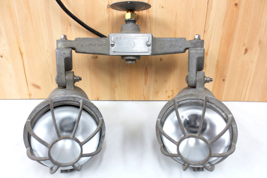 Vintage Industrial Spotlight Light Fixture 500 Watts signed Carlstadt New Jersey, Anti Explosion Domes, Cast Aluminum, Loft and Garage