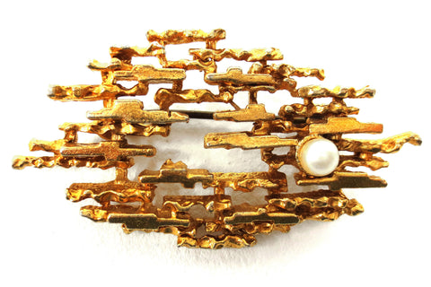 Vintage Mid Century Brutalist Gold Plated Brooch with Pearl, Abstract Weaves